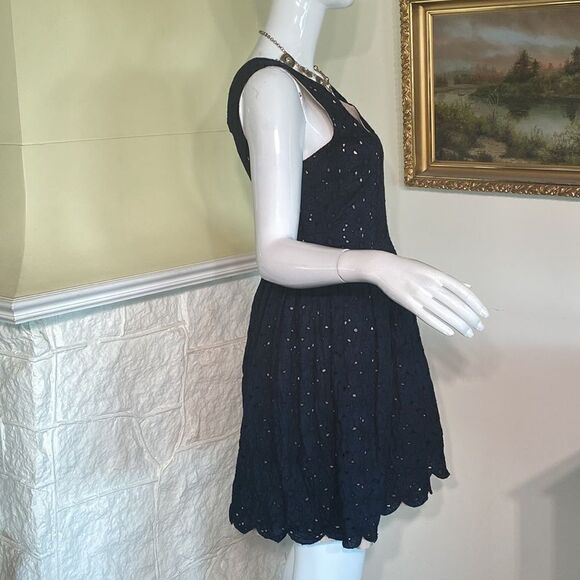 Karl Lagerfeld Navy Blue Cotton Eyelet Sleeveless V-Neck Summer Mini Dress - Picture 6 of 16